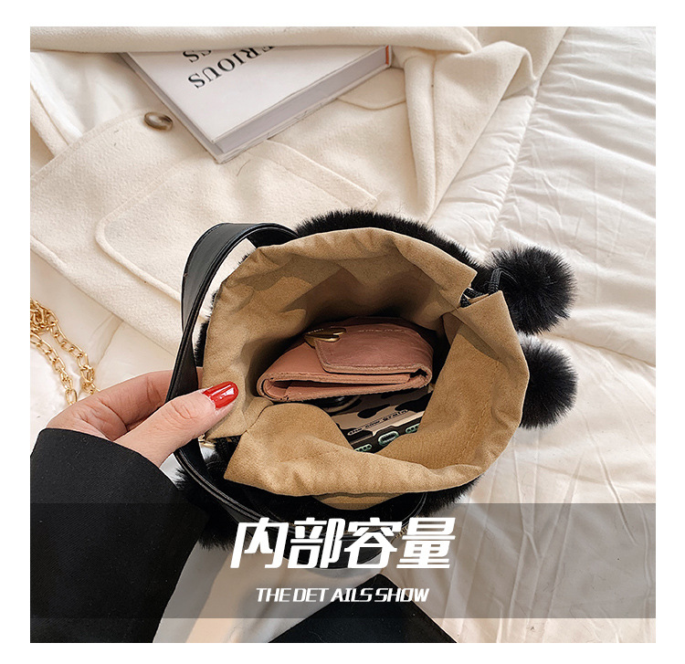 Love Pouch 2021 Autumn and Winter New Chain Messenger Bag Niche Cute Girl Furry Portable Bucket Bagpicture16