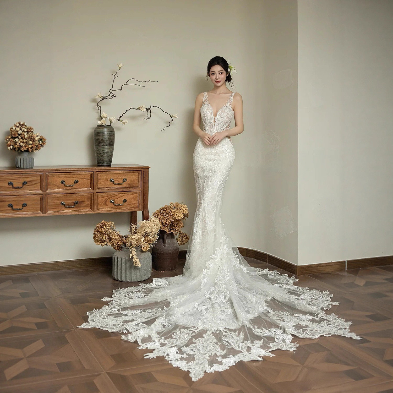 Wedding Dress New French Lace Fishtail Wedding Dress Deep V Suspender Slimming Look Heavy Embroider Main Yarn