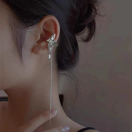 项链;耳环;手链