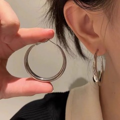 银色素圈冷淡风气质耳圈女爆款方圆脸简约耳环轻奢高级感圈圈耳饰