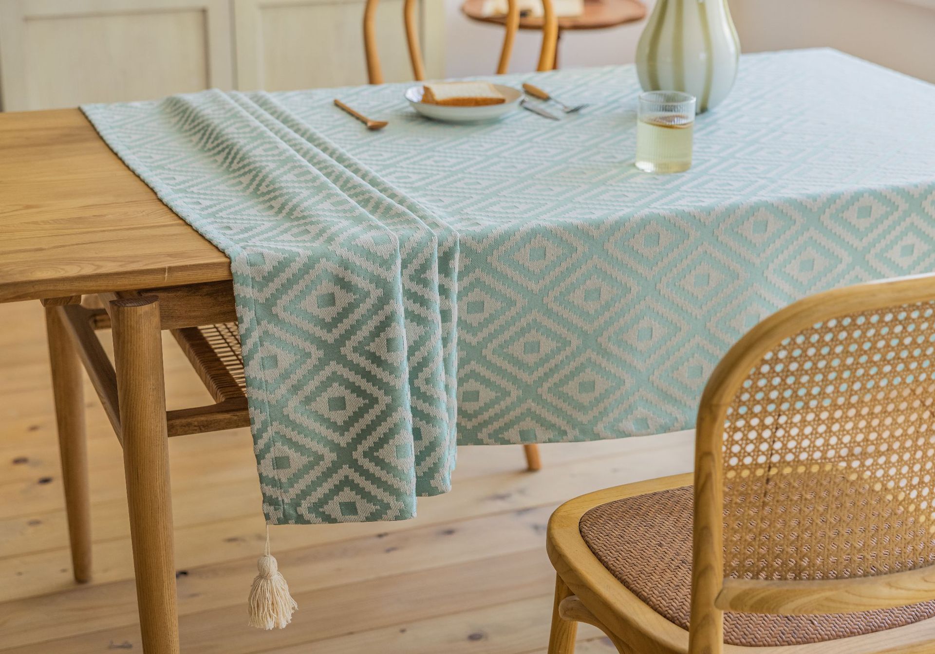 绿色小菱形 四个白流苏