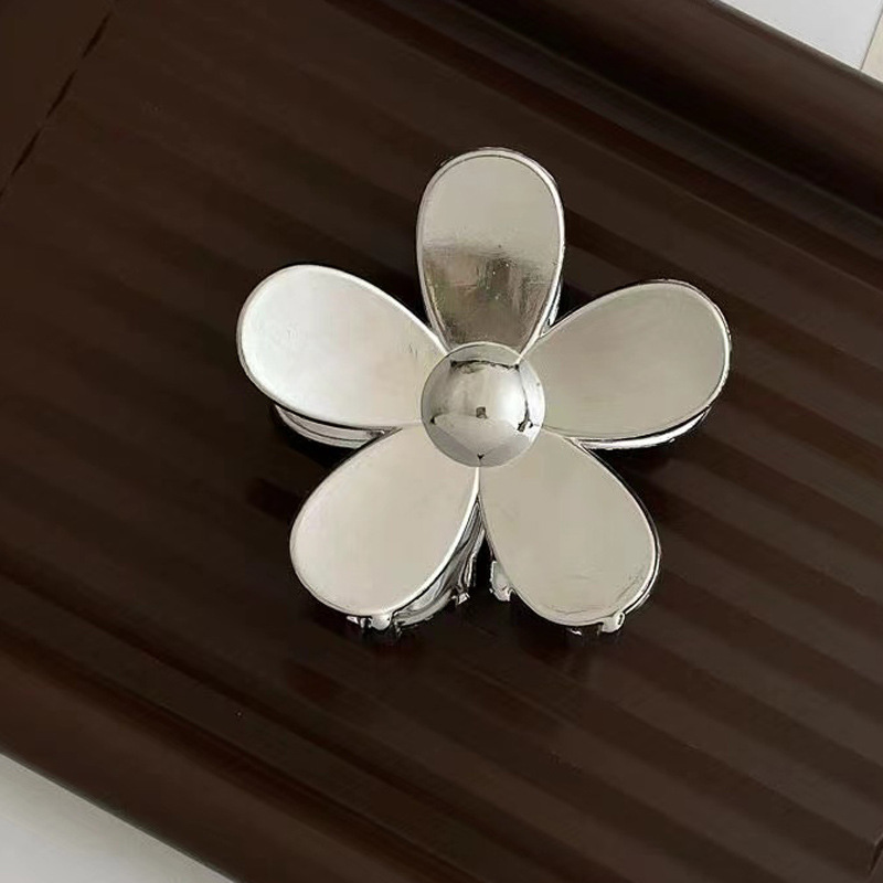 Grote bloemenklem, glanzende metalen klem, bloem met vijf bloemblaadjes, witte haarklem, haarspeld, paardenstaart en haaienklem._voghion.com