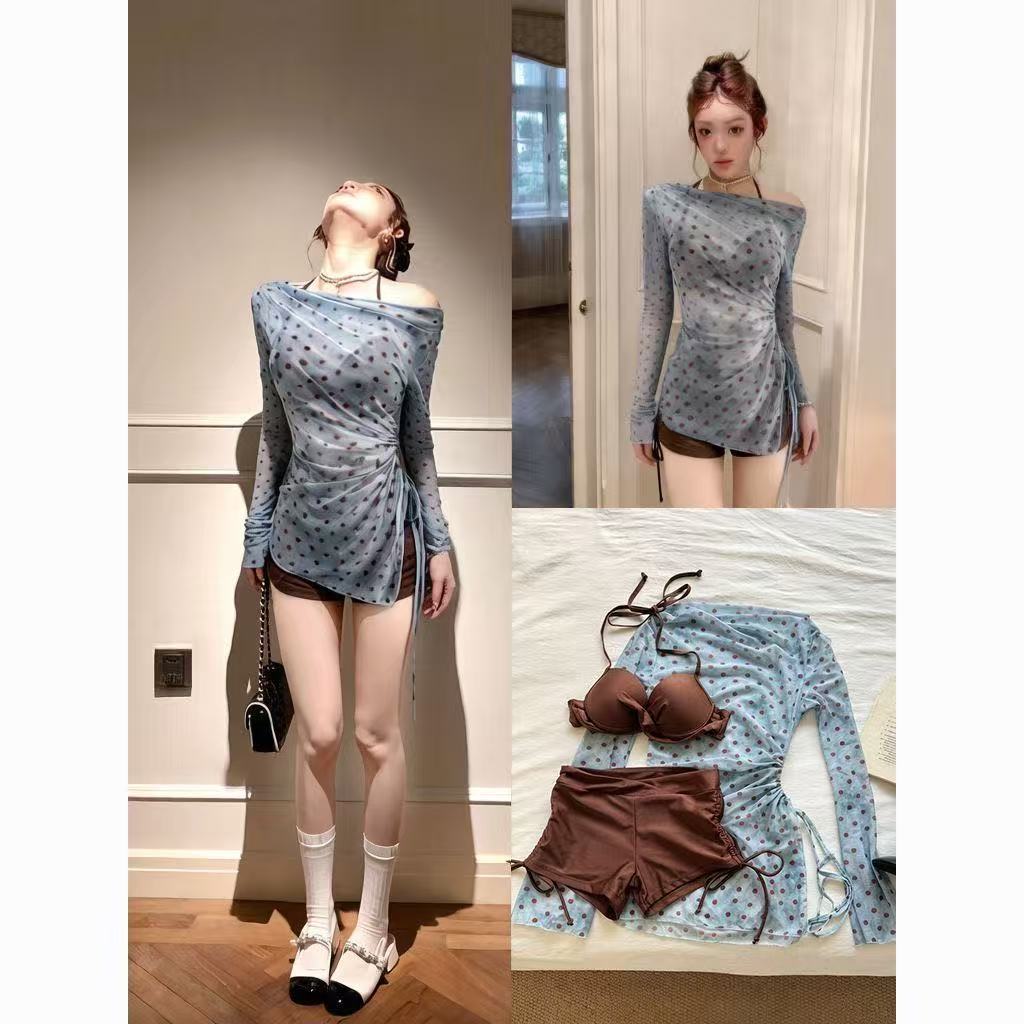 Blue three-piece suit / One size fits all