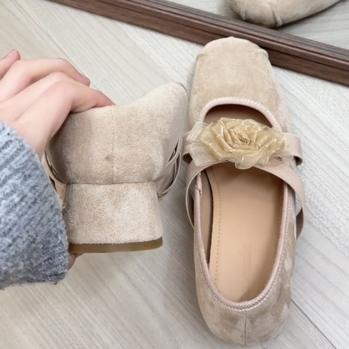 Versión de piel de oveja ~ pie no cansado invisible aumento de altura interior 7CM temperamento superficial estilo francés adelgazante zapatos de talón alto zapatos de mujer