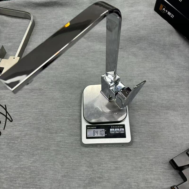 メーカー卸売 7 文字正方形の温冷キッチン蛇口ステンレス鋼のシンクシンク垂直蛇口|undefined