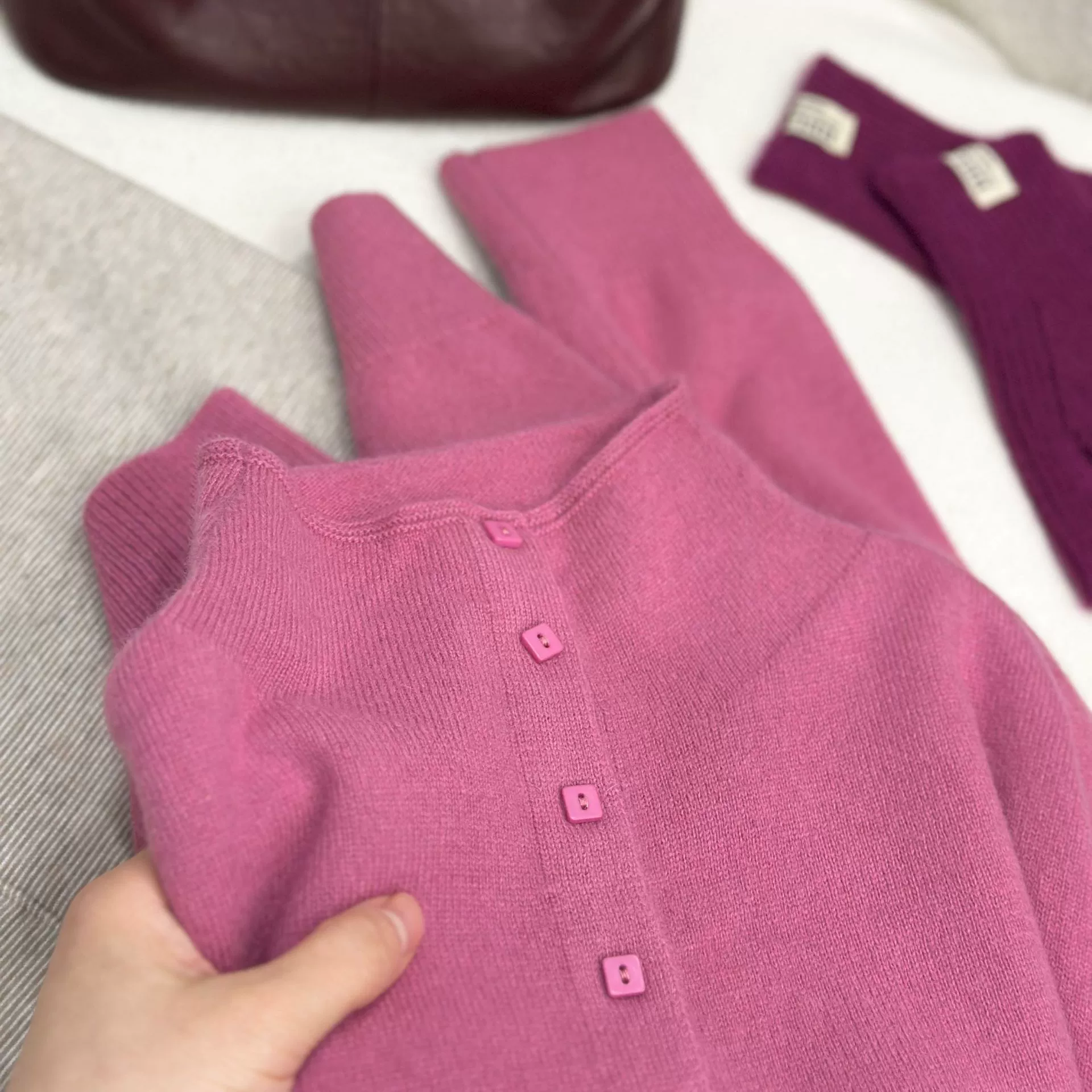 Новый дизайнер однобортный вязаный свитер с длинными рукавами