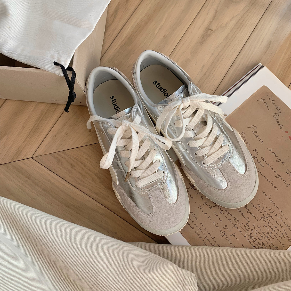 Versión de piel de vaca de la uva de la madre de altura de cuero genuino de color Miu correa de suela gruesa de zapatos de entrenamiento de mujer zapatos deportivos casuales