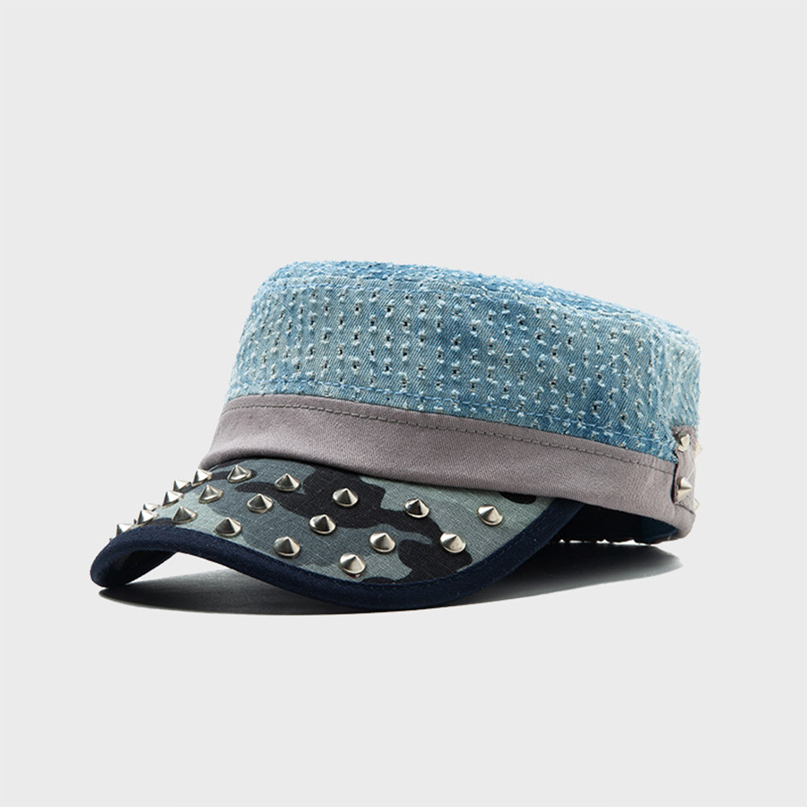 Cappellino hip hop vintage con testa di leopardo e borchie_voghion.com