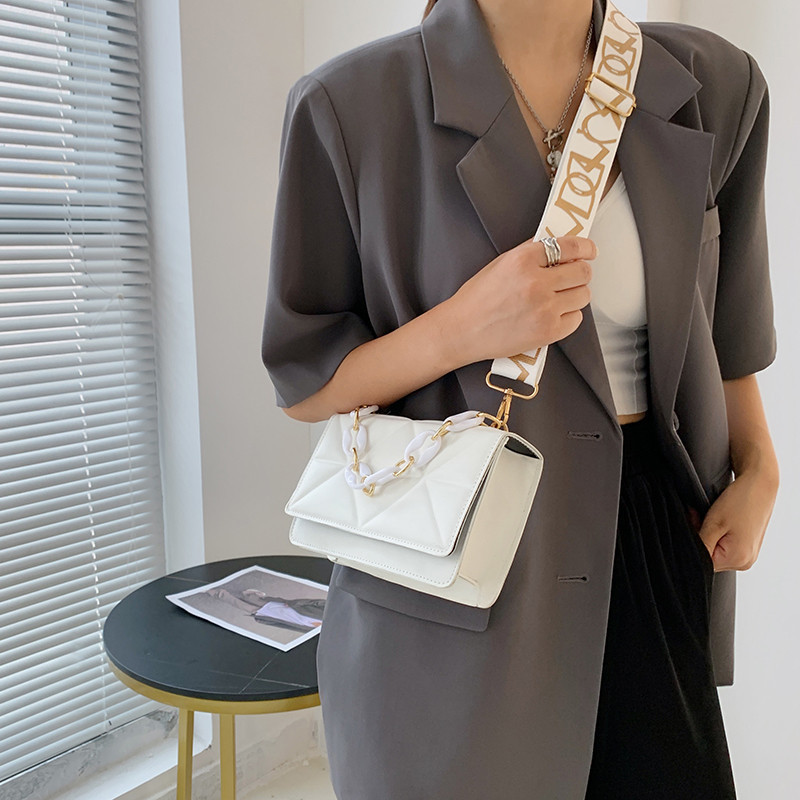 Women's Small Pu Leather Solid Color Fashion Chain Square Flip Cover Square Bag display picture 5