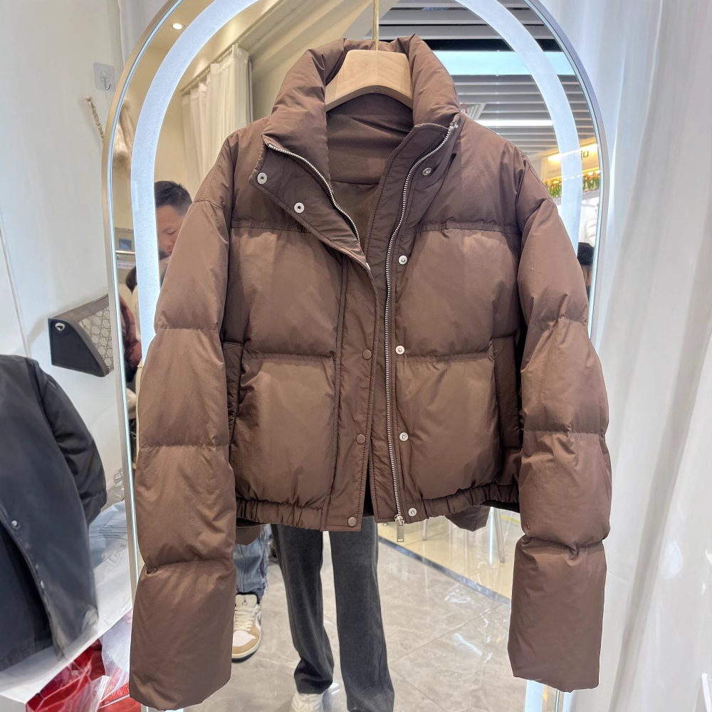 Chaqueta corta de plumón para mujer, nueva colección invierno 2025, cuello alto, corte holgado, abrigo acolchado grueso para tallas pequeñas.