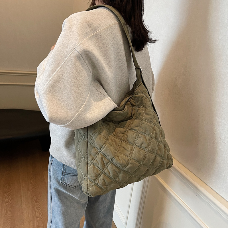 Bolsa de algodón de gran capacidad simple 2024 otoño y invierno nuevo bolso de mujer de viaje al trabajo mochila de tela gruesa