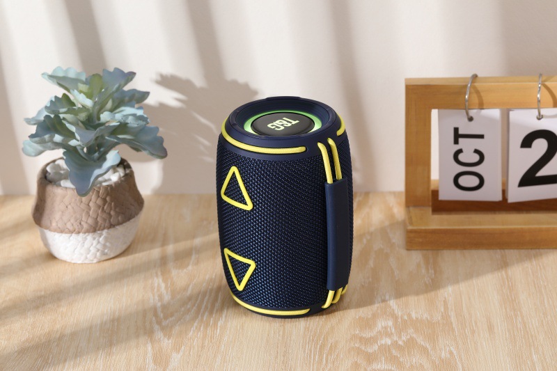 Altavoces Bluetooth inalámbricos transfronterizos TG657 tarjeta portátil al aire libre subwoofer mini altavoces Bluetooth de sonido pequeño