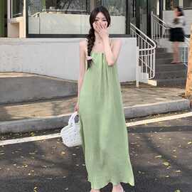 法式高级设计感褶皱吊带连衣裙女夏季宽松显瘦海边度假风中长裙子