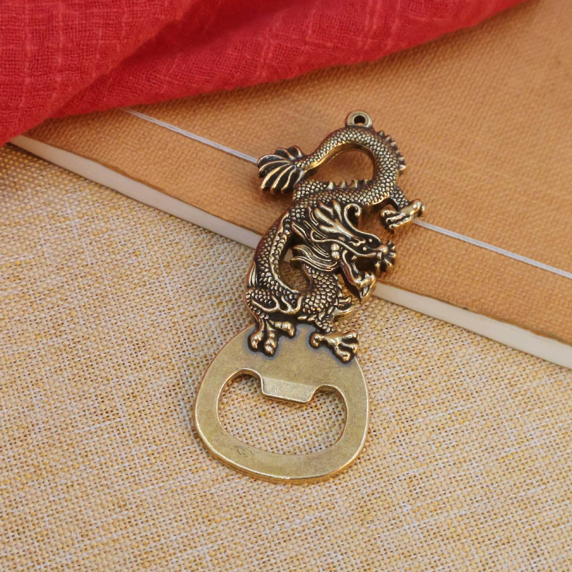 (2개) 순수한 황동 조디악 드래곤 년 병따개 창조적 인 키 체인 다기능 병따개 맥주 자동차 펜던트 펜던트