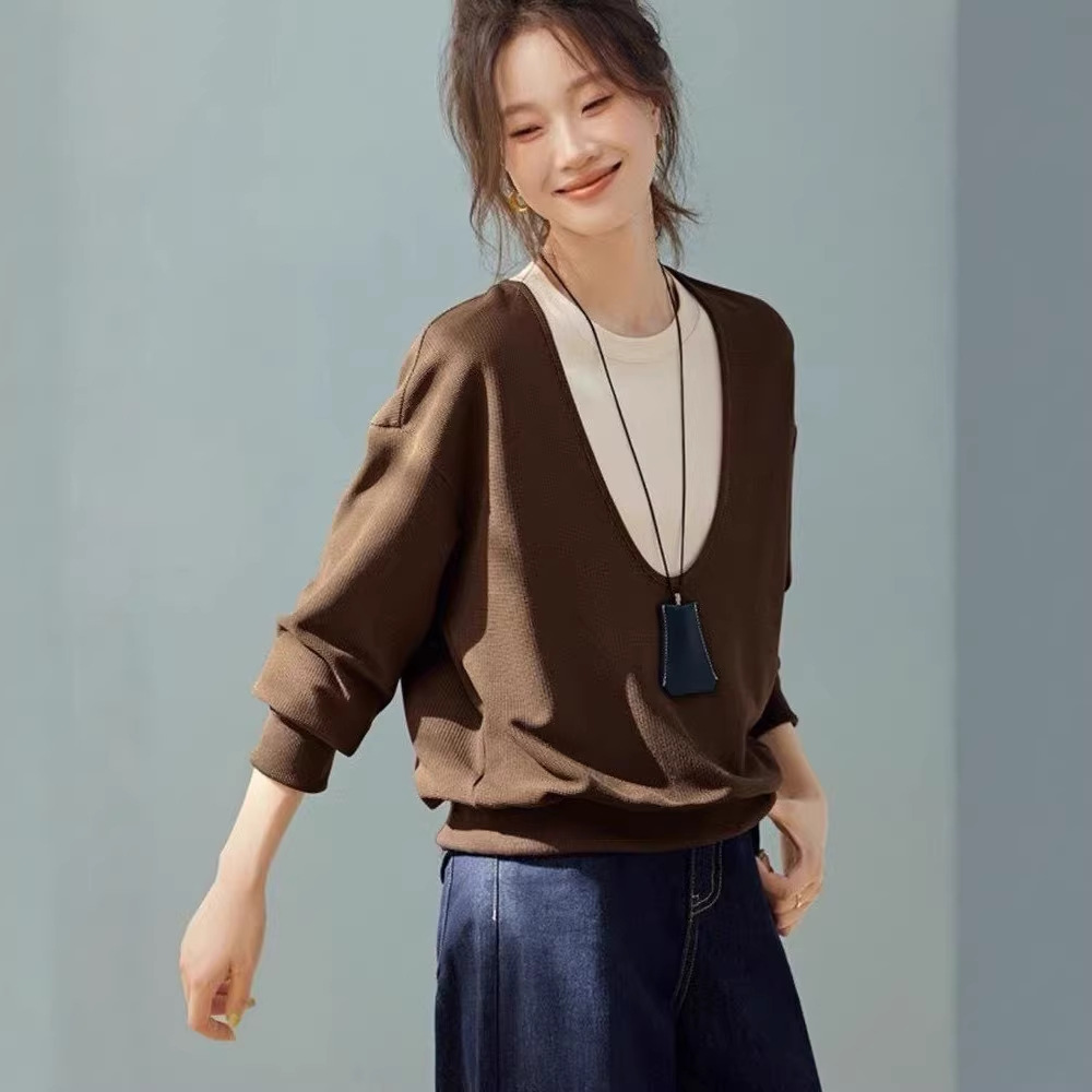 Áo thun nữ cổ U dáng rộng thiết kế giả hai lớp — màu cà phê chi tiết 3