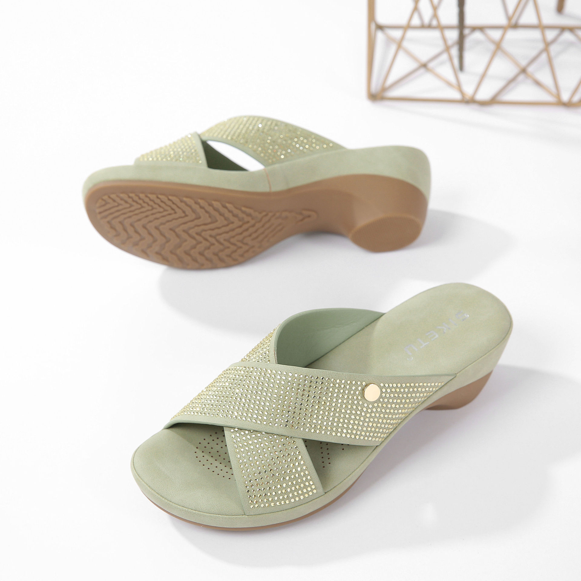 Sandal cao gót nữ hở mũi đính đá gót dốc chống trượt đi làm 2025 — Màu đen, Màu xanh lá, Màu mơ
