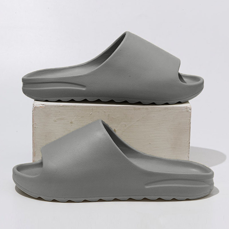 Pantuflas EVA populares transfronterizas con sensación de pisar nubes, sandalias Yeezy de verano para mujer con suela gruesa para exteriores, venta al por mayor de comercio exterior para hombre.