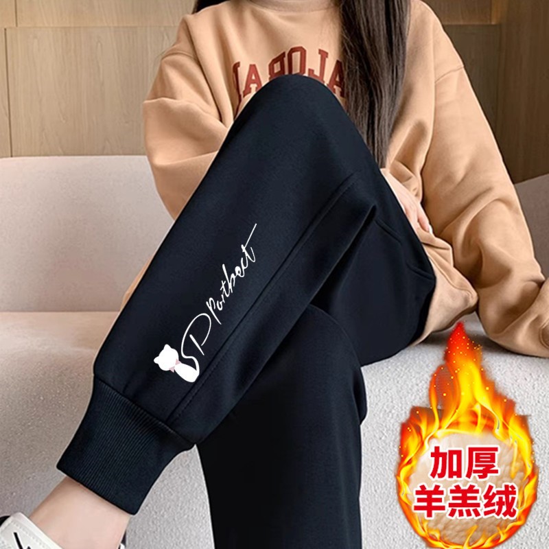 작은 흰색 고양이 셰르파 바지