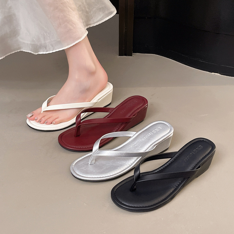 French Elegant Wedge Flip-Flops for Women's Outer Wear 2025 Summer New Elegant Silks and Satins Flip-Flops Thick-Soled Sandals