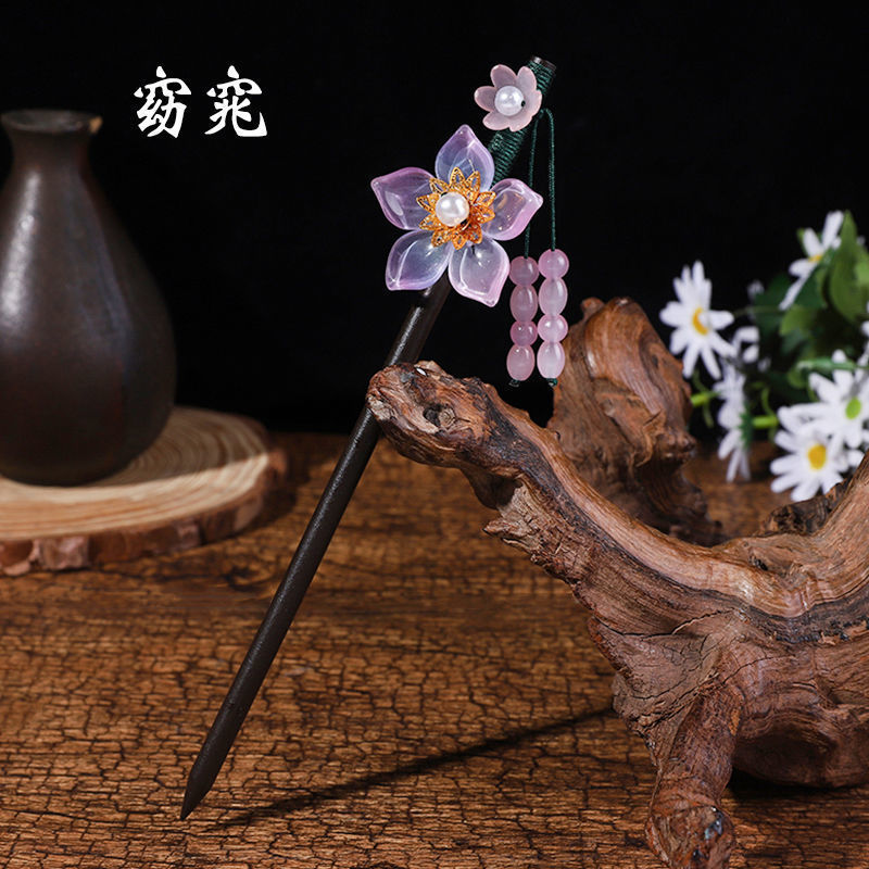 黒檀の木のかんざしのフリンジをまねて、かんざしの子供の古風な頭飾りをします。|undefined