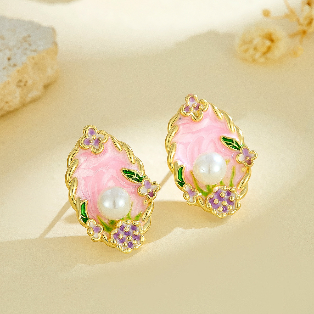 Pendientes ovalados de pintura al óleo con incrustaciones de perlas de estilo francés, pendientes de flores de esmalte de color exquisito de nicho de alta gama de verano
