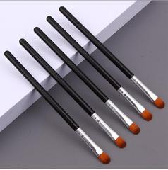 Flat-head eye shadow brush, a soft-bristled eye shadow brush with small details, professional blending and beginner's beauty tool brush