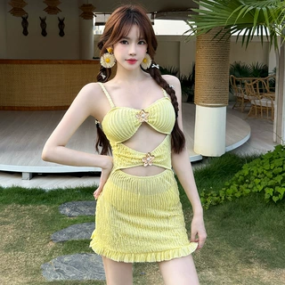 高级感纯欲仙女可爱小香风包臀裙款镂空小胸显瘦分体游泳衣女泳装