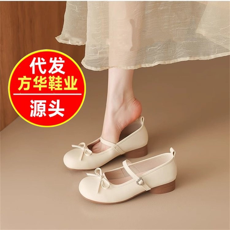 Dulces zapatos de arco superficial para mujeres primavera y verano de 2026 nueva moda redonda de estilo universal zapatos de talón grueso Marijin