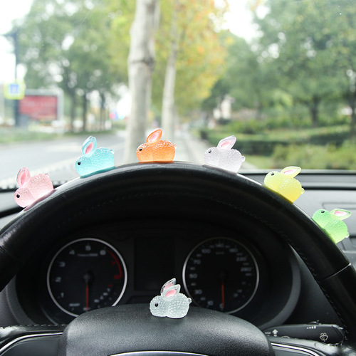车载发光摆件小兔子汽车可爱风后视镜创意网红创意车载内饰中控台