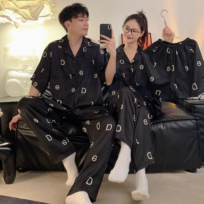 Japón conejo pareja pijama primavera-verano seda hielo manga corta lindos hombres y mujeres red viento rojo tres piezas conjunto de ropa para el hogar