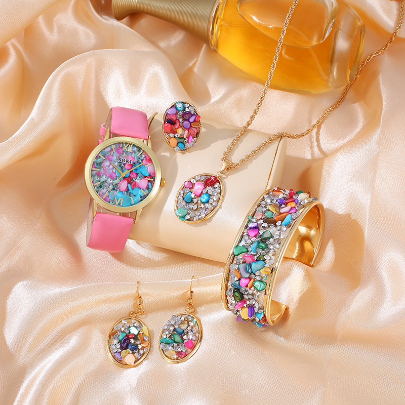 80g Weight Ordinary Glass Mirror Material Elegant Glam Geometric Buckle Quartz Women's Watches