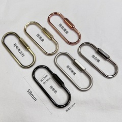 メーカーは純粋な黄銅メッキのキーホルダーを提供しています。