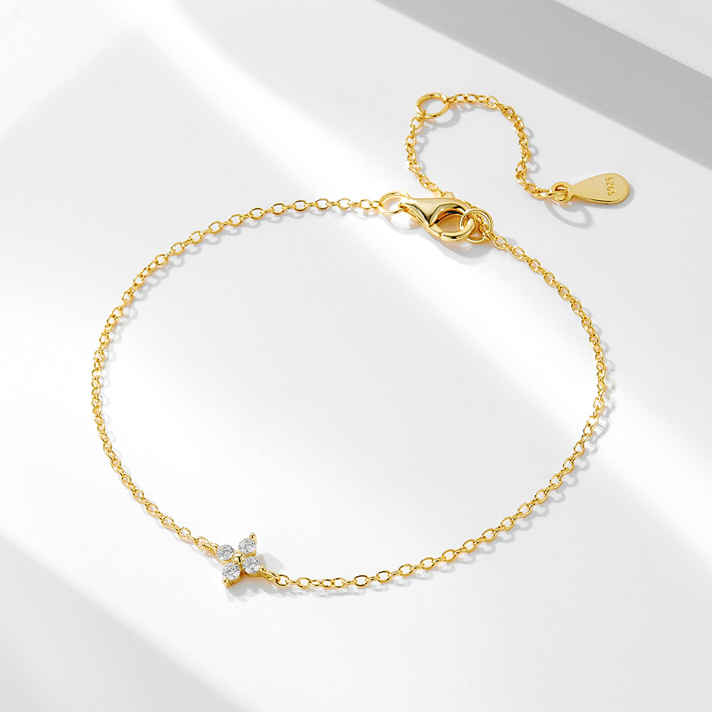 S925 pulsera de trébol de cuatro hojas de plata esterlina mujer europea y americana ins nicho de lujo ligero moda simple circón colgante cadena colgante joyería de mano