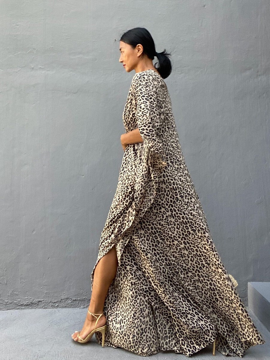 Camisas de playa europeas y americanas con patrón de leopardo sueltas, túnicas de vacaciones, camisetas de protección solar, camisetas de bikini MB255