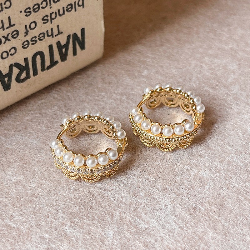 Corona encaje perla hebilla de oreja elegante francés aretes de lujo ligero pendiente de alta calidad sentido del diseño nicho