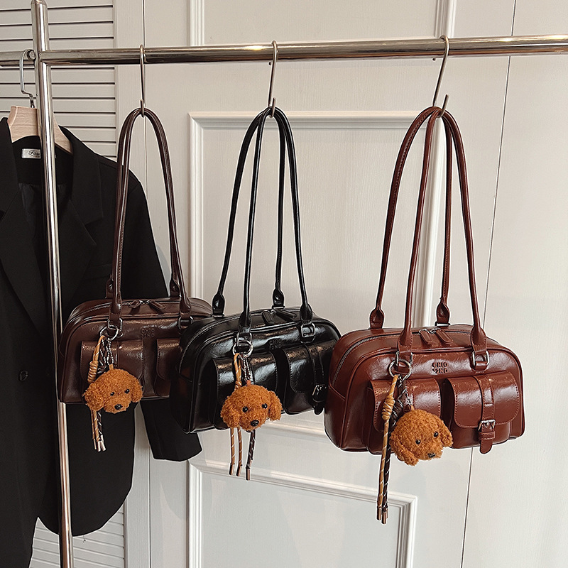 Sac fourre-tout de grande capacité à bandoulière simple avec texture sous les aisselles, nouvelle niche d'oreiller Boston automne et hiver 2024_voghion.com