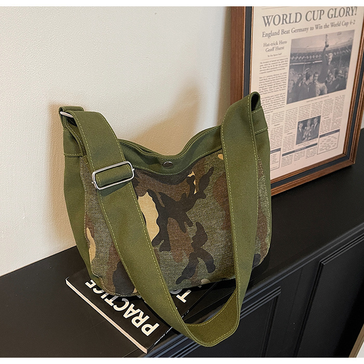 Casual bolso de camuflaje de gran capacidad para mujeres 2026 nuevo lienzo retrógrado simple mochila de hombro para viajar bolsa