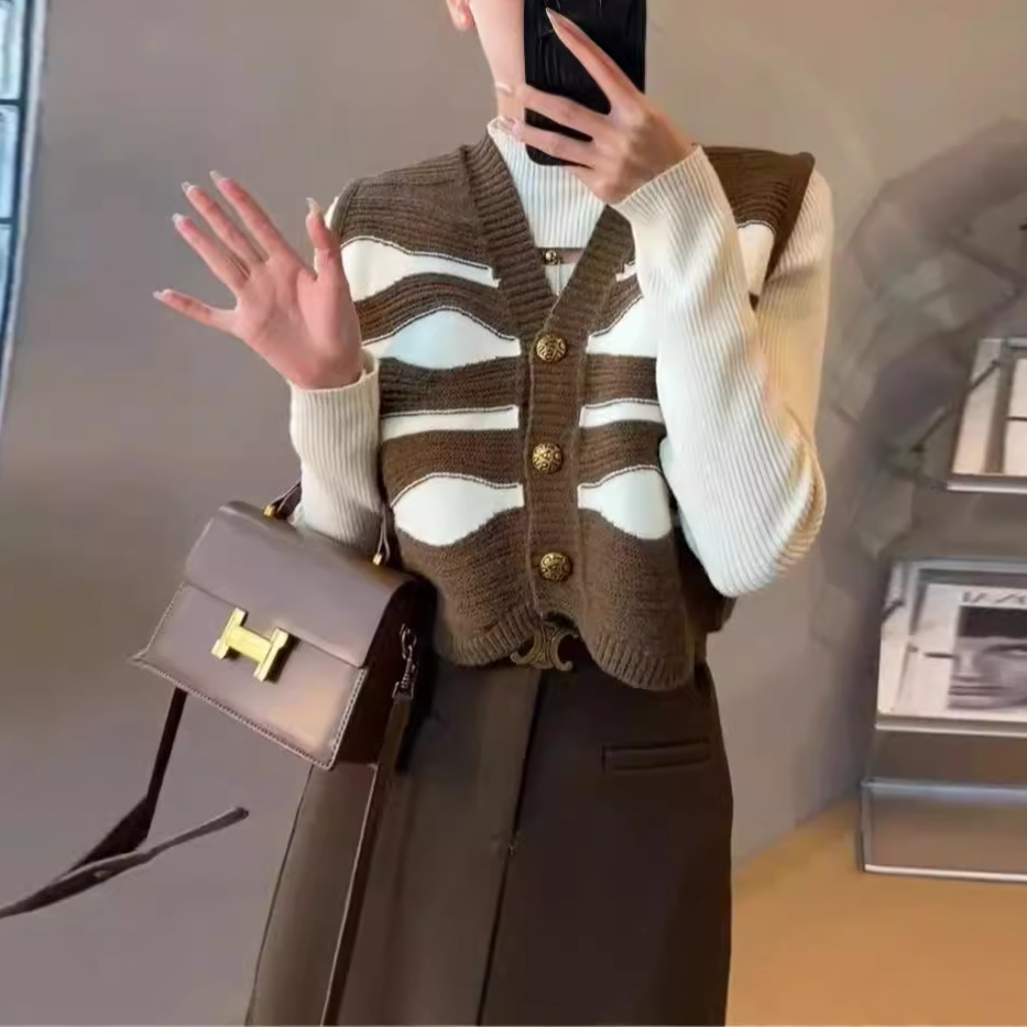 法式2025新款针织开衫女士秋冬爆款马甲外搭毛上衣v领