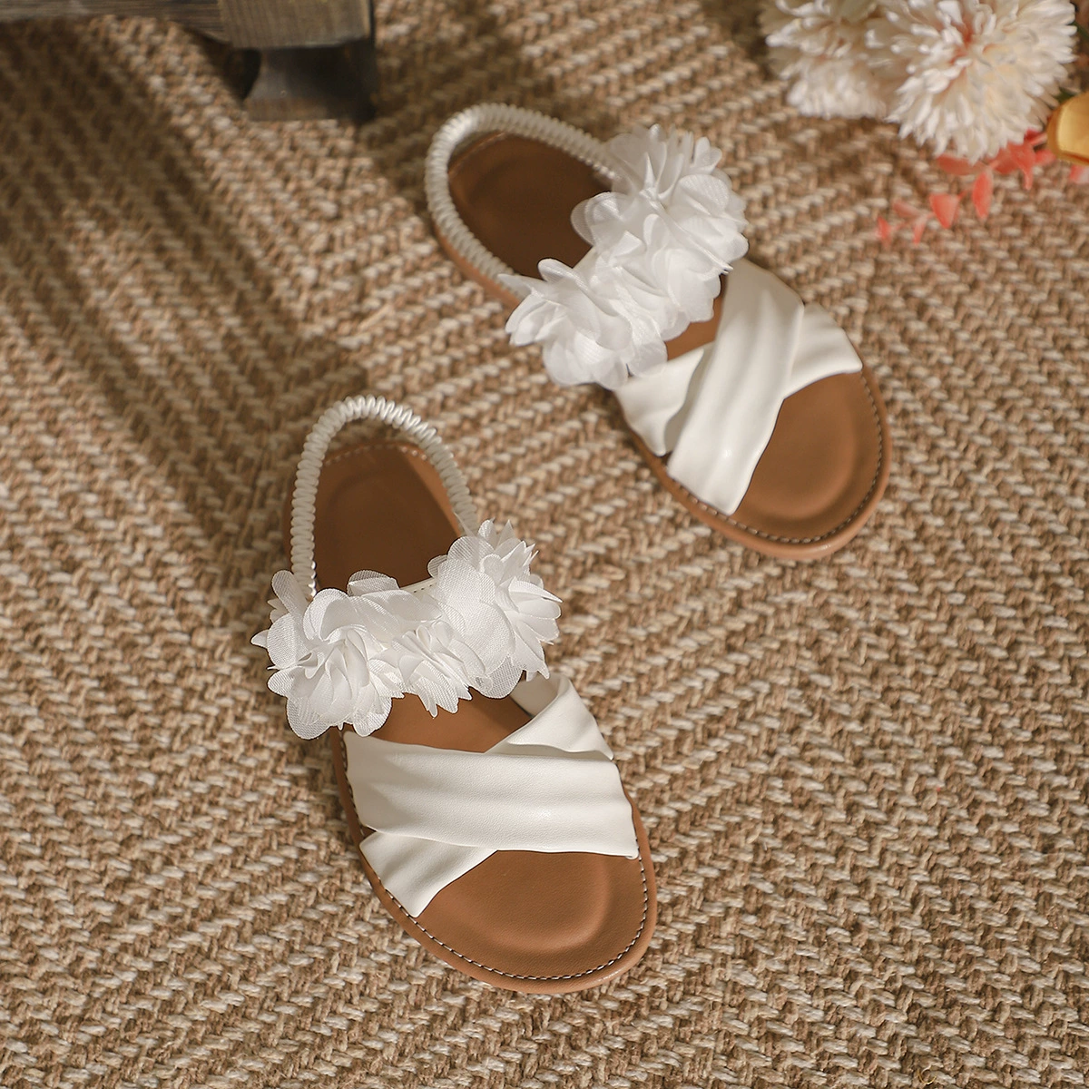 Трансграничная девушка Летний новый тренд Ежедневный кружевной ремень с цветами Сладкая милая пляжная обувь белая внешняя торговля