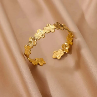 [(Cross-border trading), fresh small design bracelet stainless steel, European style, flowered, trend of season, does not fade]
