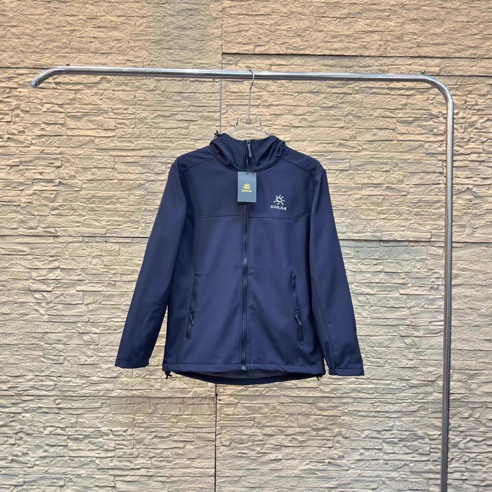 Veste softshell décontractée à capuche brodée Kaila Home 25ss de haute qualité, assortie pour couple, idéale pour le printemps._voghion.com