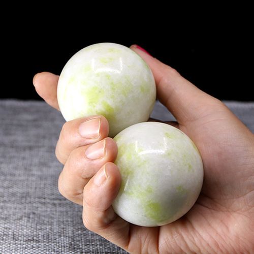 Wholesale of jade fitness handballs, massage and health care Nuwa stone fitness balls, source of ten-yuan jade stalls