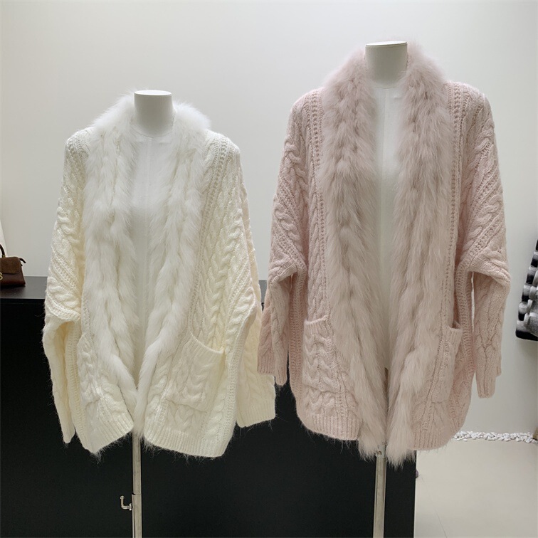 2026 New Model Women's Knitted Cardigan with Fox Fur Collar, Korean Style, Loose and Soft, Twisted Pattern Sweater, Fur Coat 2026 New Model Women's Knitted Cardigan with Fox Fur Collar, Korean Style, Loose and Soft, Twisted Pattern Sweater, Fur Coat