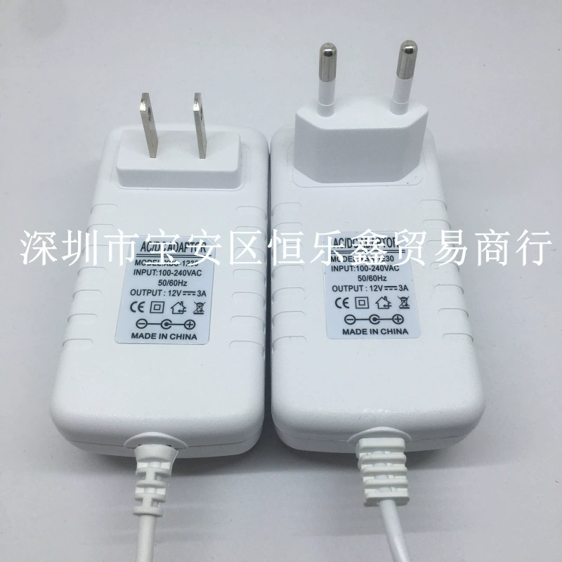 Стандарт аппаратуры удаления волос лазера красоты светлого бара прокладки света СИД переходника силы 12 В3А 24 В2А Белый Американский Европейский