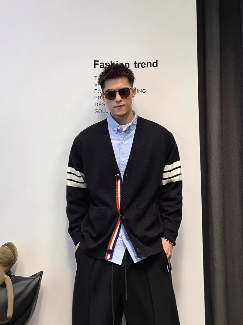 fashionable knitted cardigan