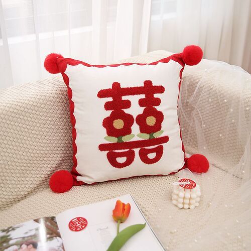 Wedding room layout, wedding pillows, a pair of bed, living room, sofa decoration pillows, back cushions, wedding supplies