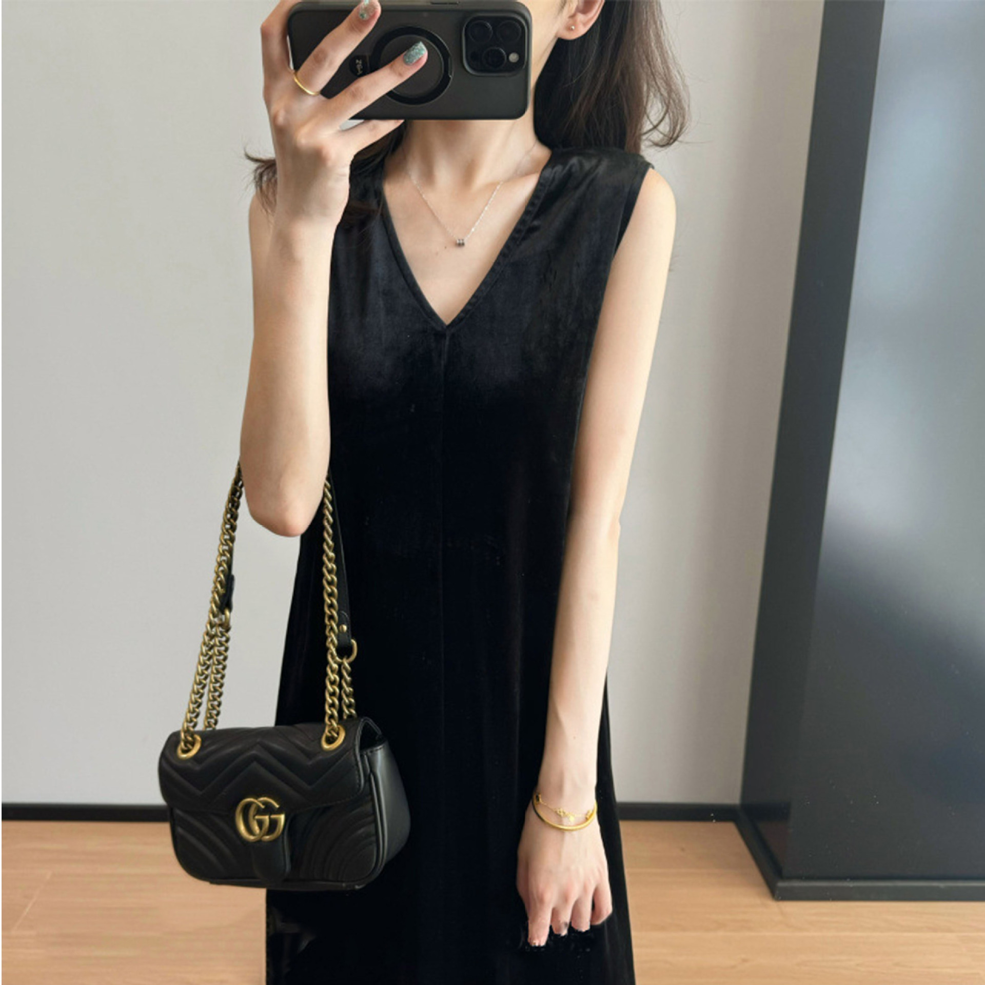 Velvet elegant dress with sleeves sleevless
