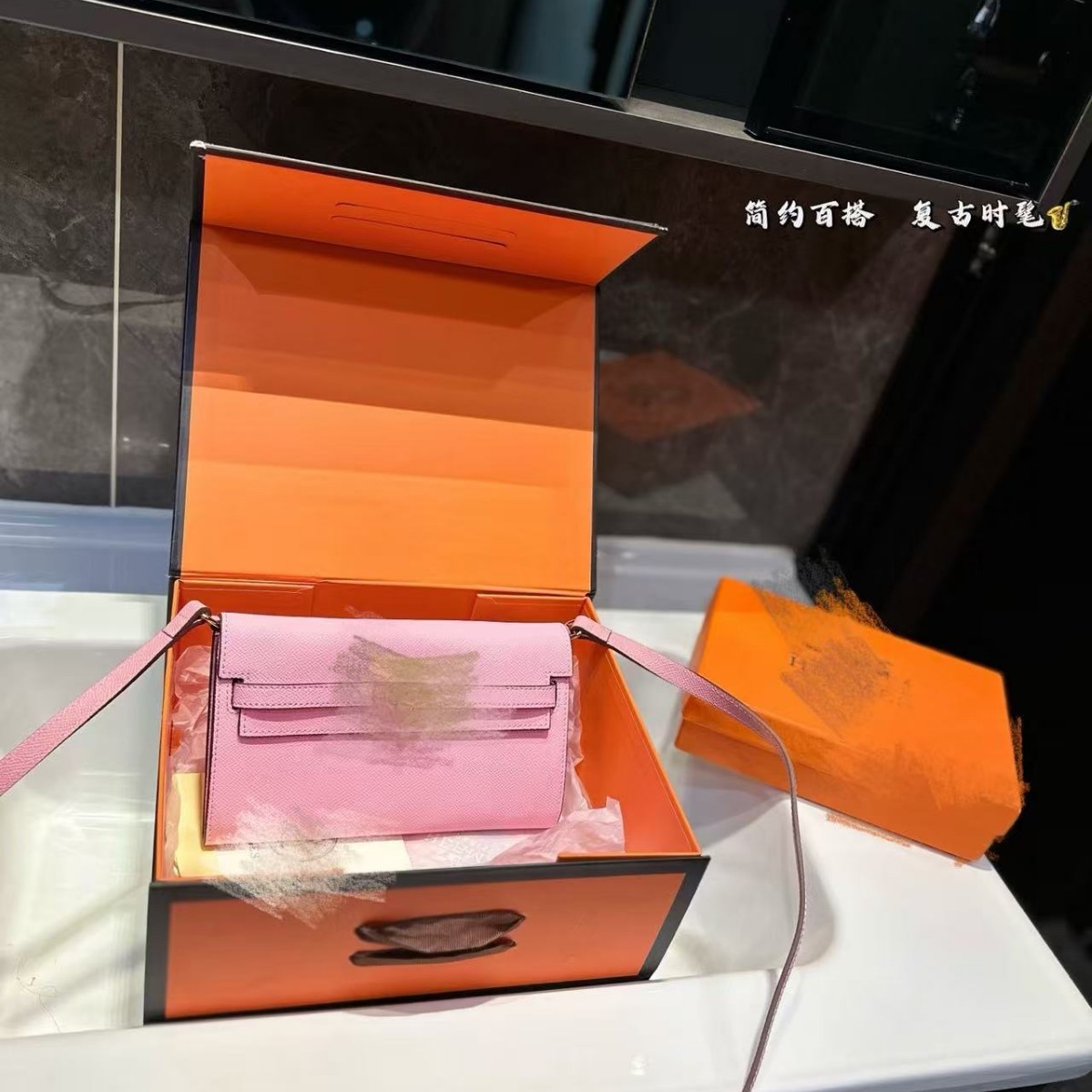 Texturas transfronterizas simples Kylie bolso para mujeres 2025 nueva moda de moda bolso de hombro portátil de viaje bolso de transporte de comercio exterior