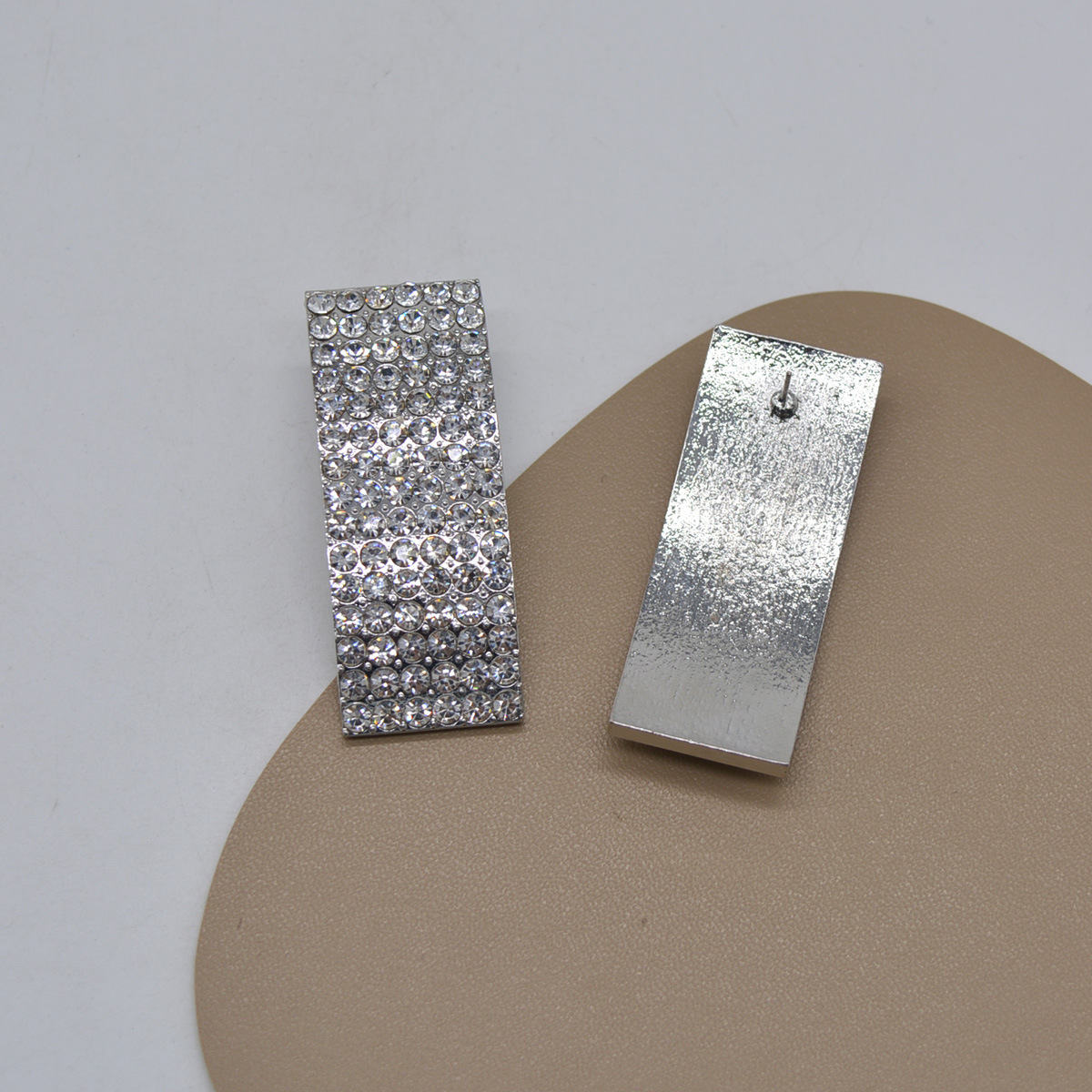 Diamantbesetzte rechteckige neue Legierungsohrringe weiblichpicture4