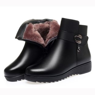 Cross-border plus size Winter Mothers' Cotton Shoes 2024 Middle-aged and Elderly Women's Shoes Soft Leather Wedge Soft Bottom Short Boots Children's fleece-lined